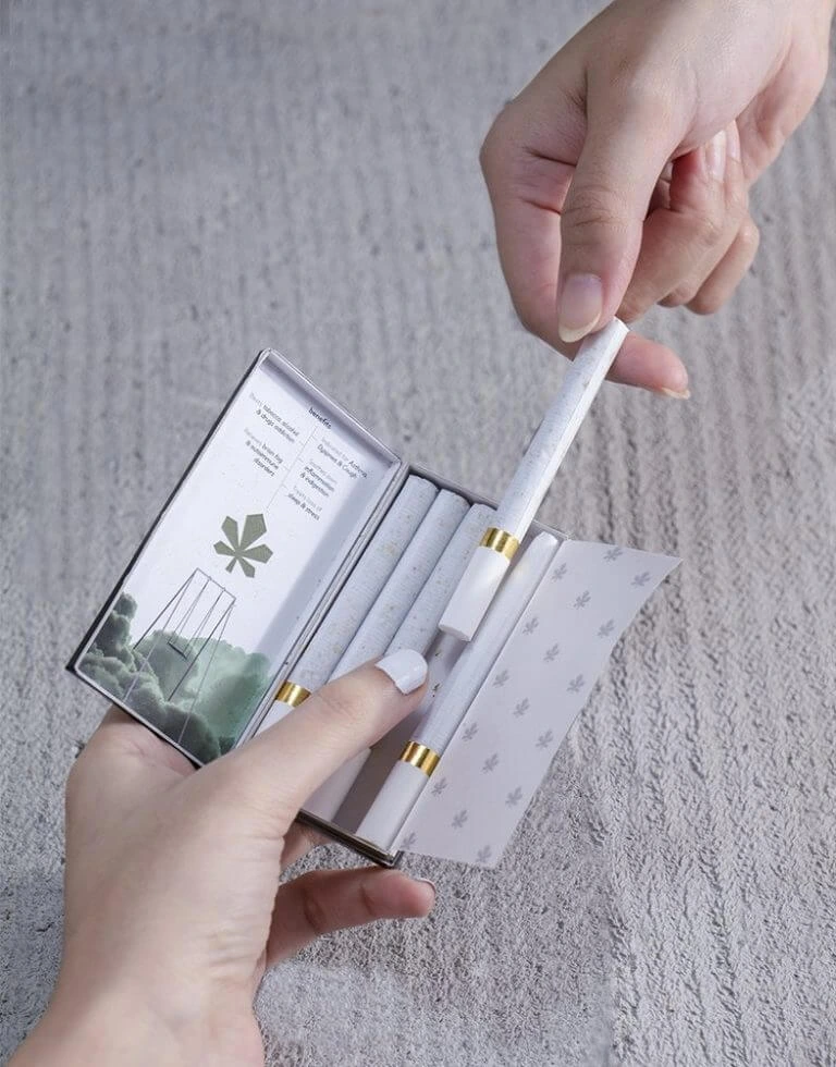 hand rolling cigarettes Hand-Rolled Cigarette